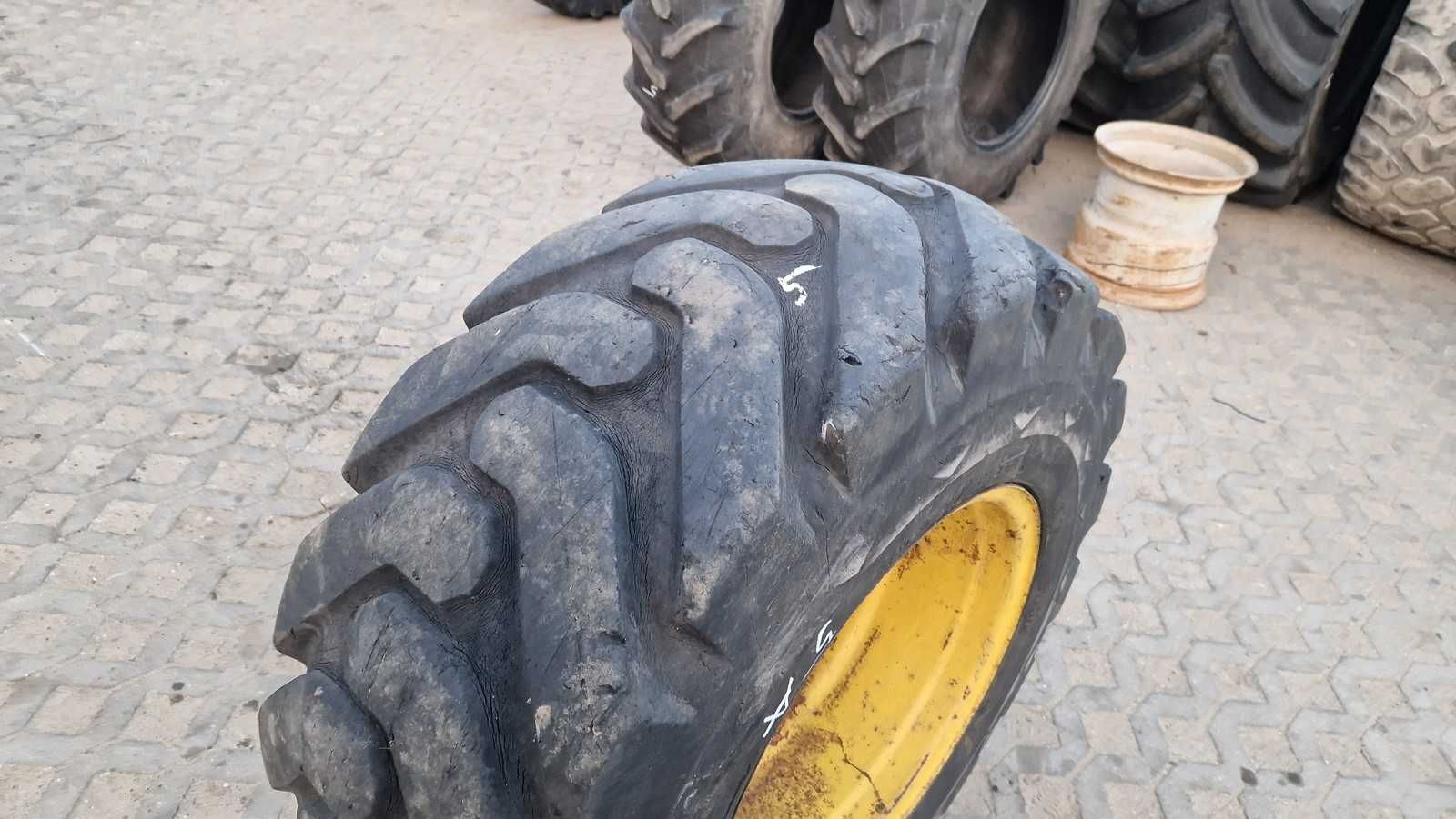 koło 405/70-20, 16/70-20, 400/70-20, 16.0/70-20 Goodyear JCB beznapraw
