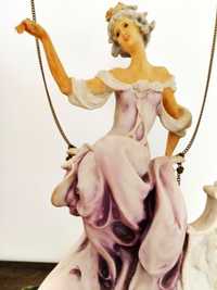 Estátua de senhora no baloiço - Arte Nova