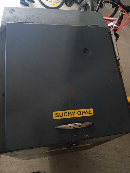 Ślimak żeliwny z motoreduktorem i zasobnik na ekogroszek