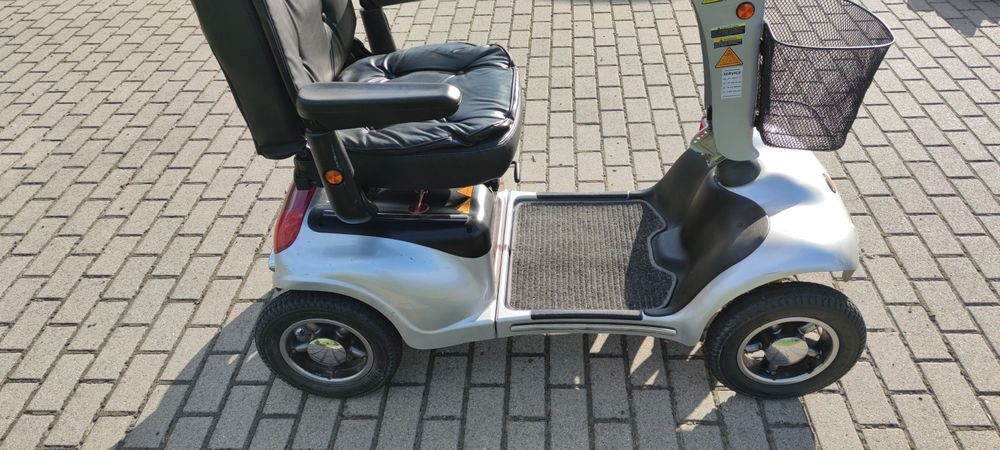 Skuter elektryczny inwalidzki wózek inwalidzki akumulatorowy pojazd