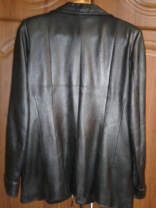 Женский кожаный пиджак