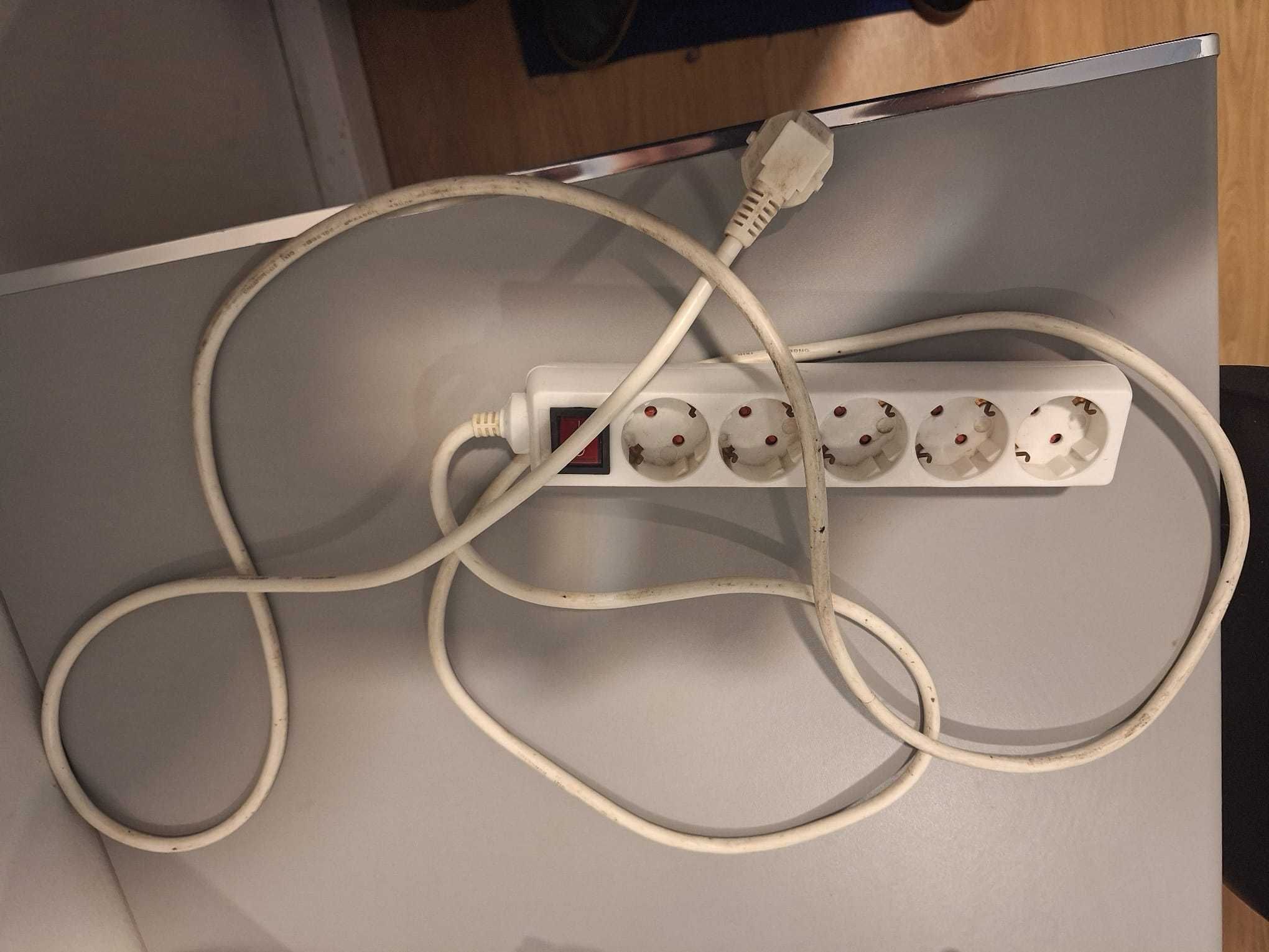 Extensão elétrica com 5 entradas e 2, 5 metros