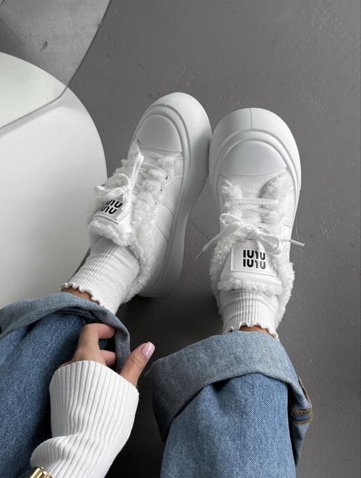 Зимові жіночі кросівки