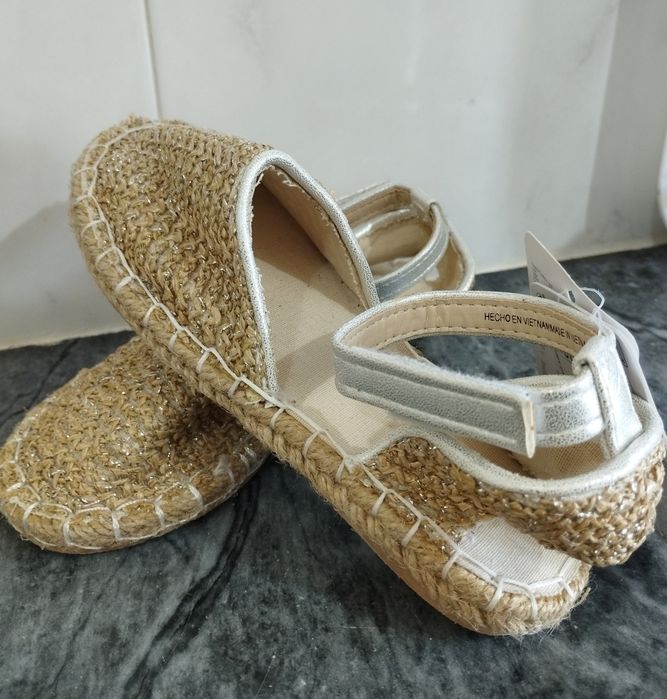 Sandálias Beje Novas da Sfera