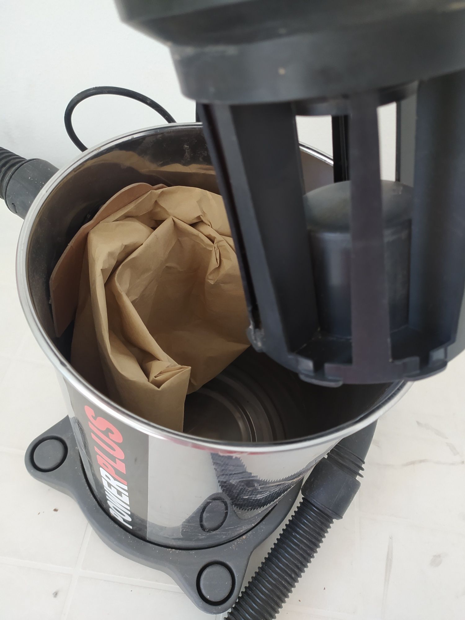 Aspirador com saco Power Plus 15L