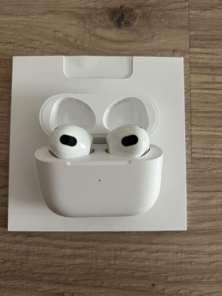 Słuchawki Airpods generacji 3 lightning Charging Case