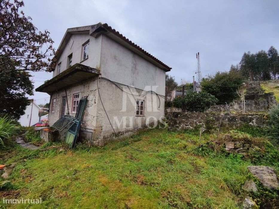 Moradia para recuperar situada em Perre - Viana do Castelo