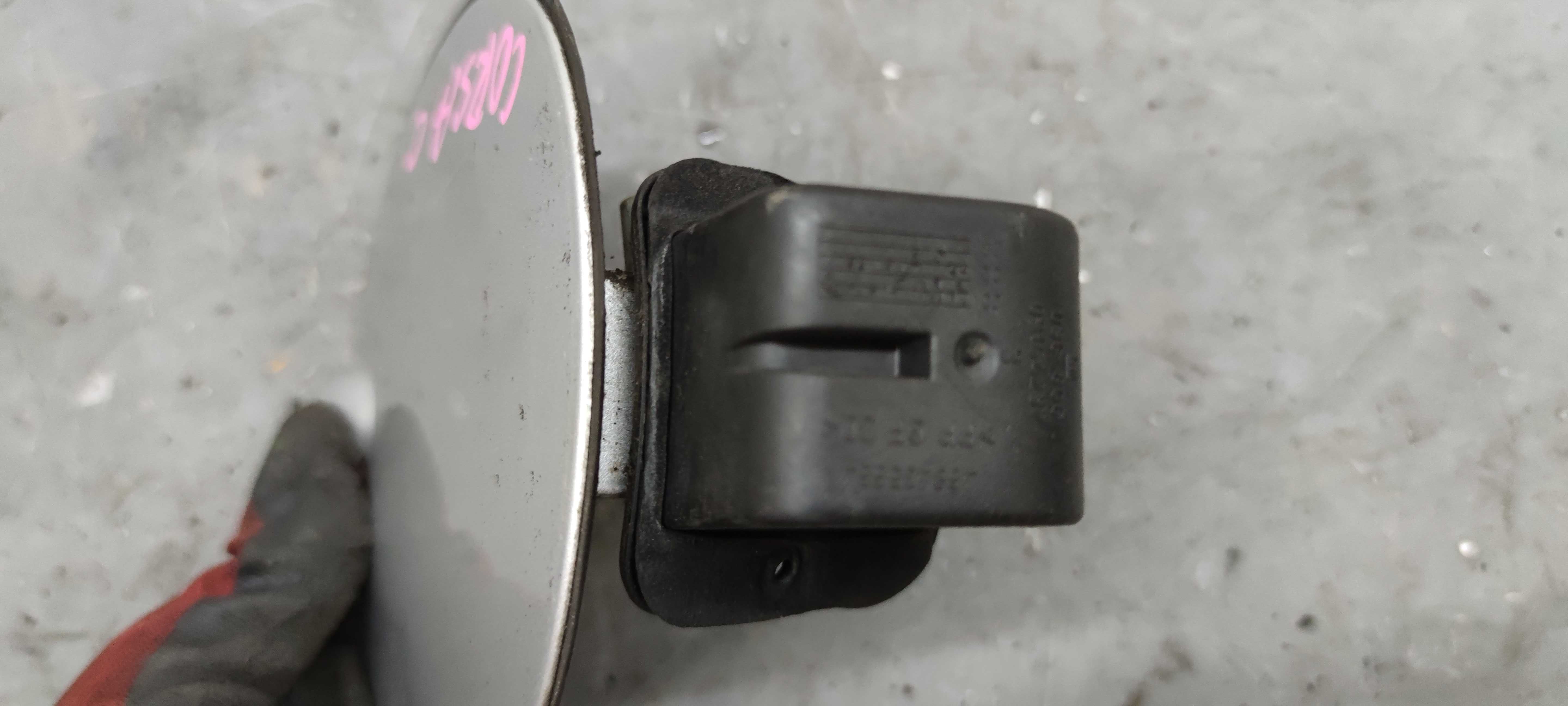Opel Corsa C Klapka Wlewu Paliwa Srebrna