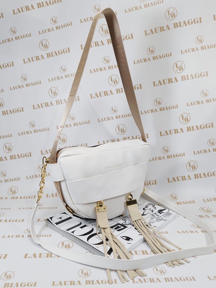 Laura Biaggi torebka listonoszka biała chwościki