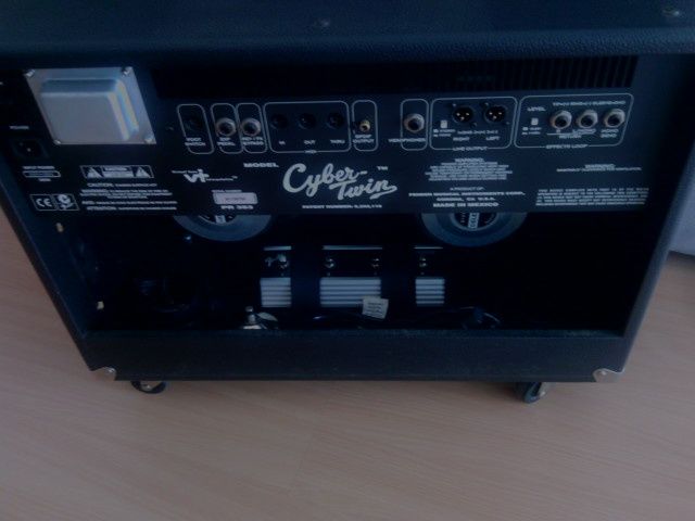 Amplificador FENDER Cyber Twin 130 watts - Novo.