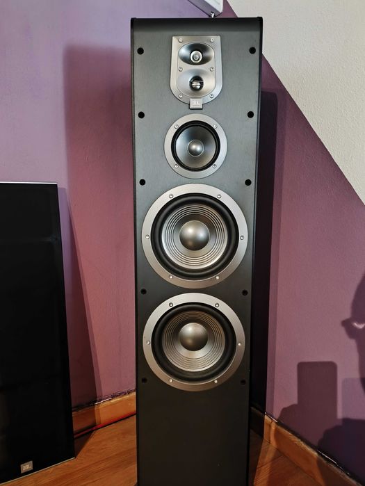Colunas de chão JBL