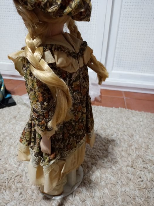 Boneca porcelana antiga (40cm)