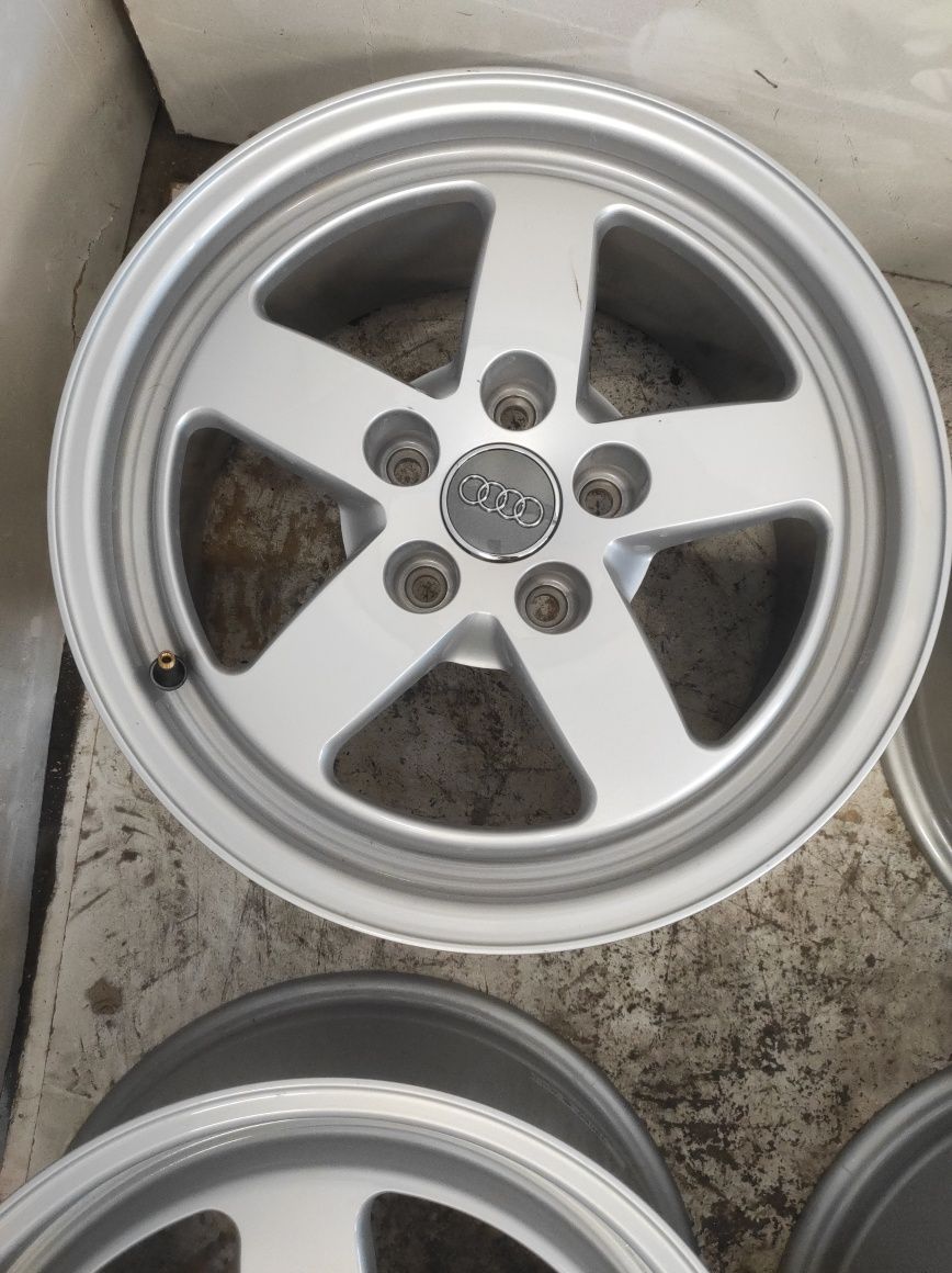 135 Felgi aluminiowe ORYGINAŁ AUDI R 16 5x112 Bardzo Ładne