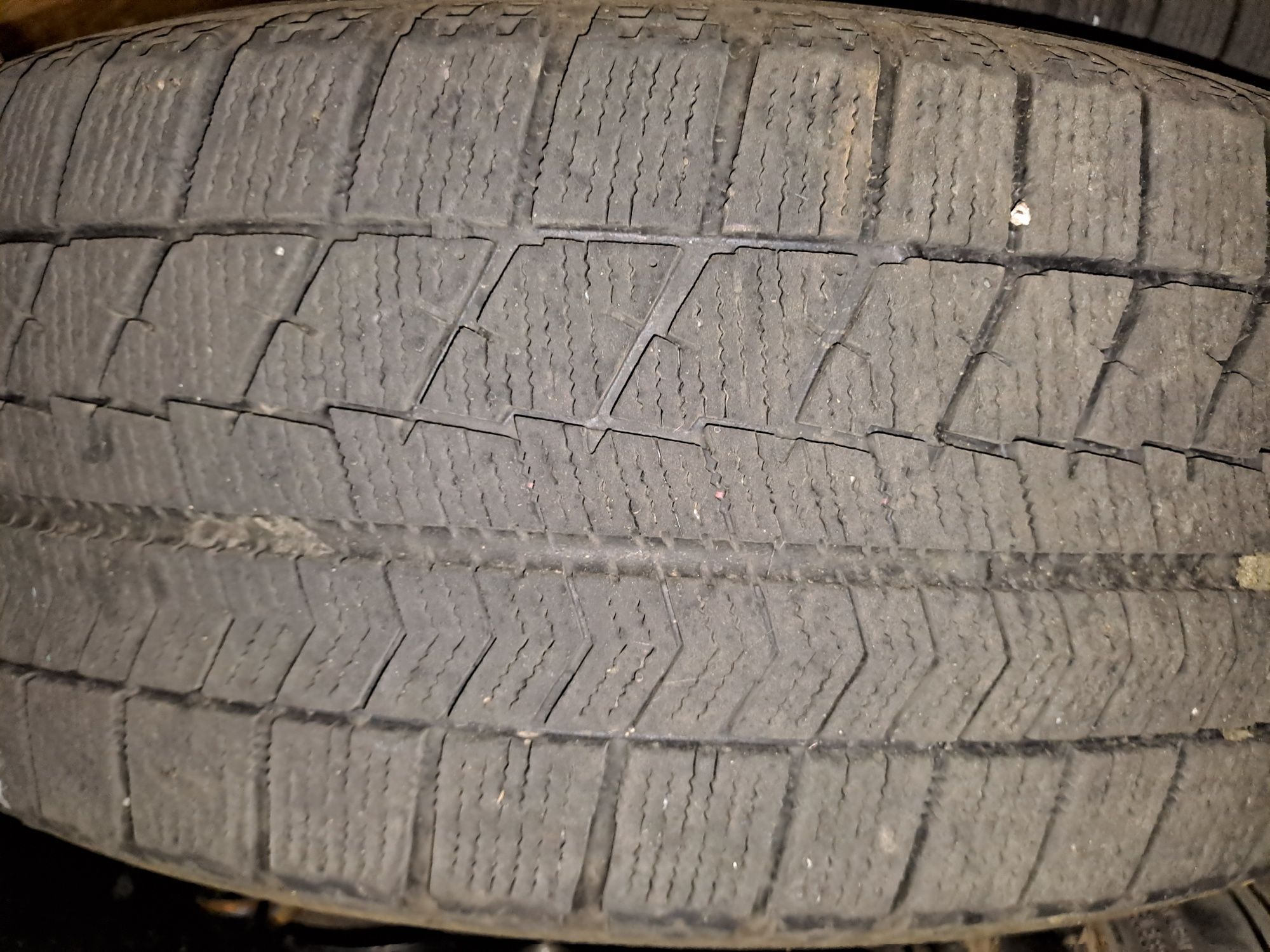 Продам зимові шини Bridgestone Blizzak VRX 2021 року на дисках