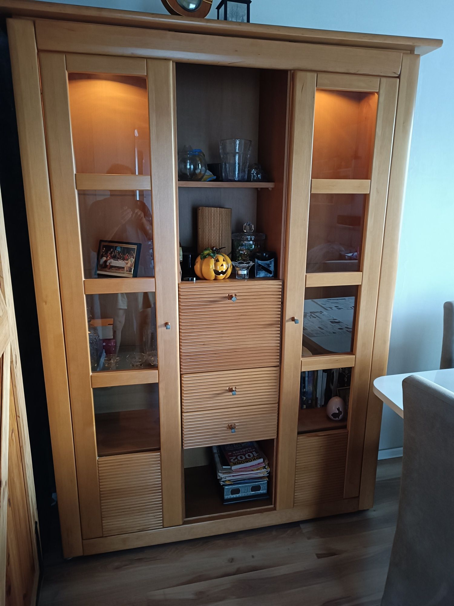 Komoda do salonu podświetlana