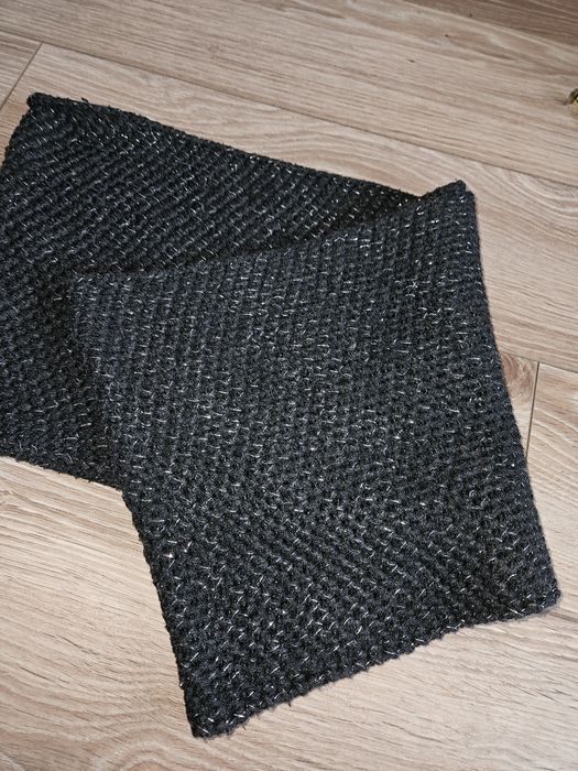 Grafitowy komin ze srebrną nitką