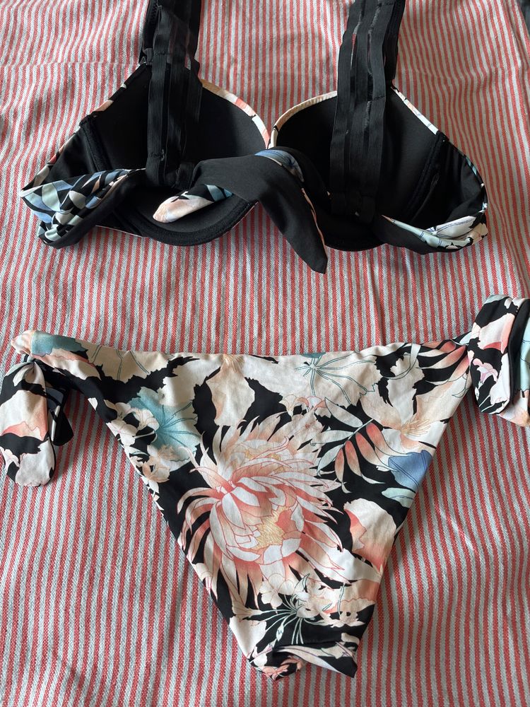 Bikini tezenis flores