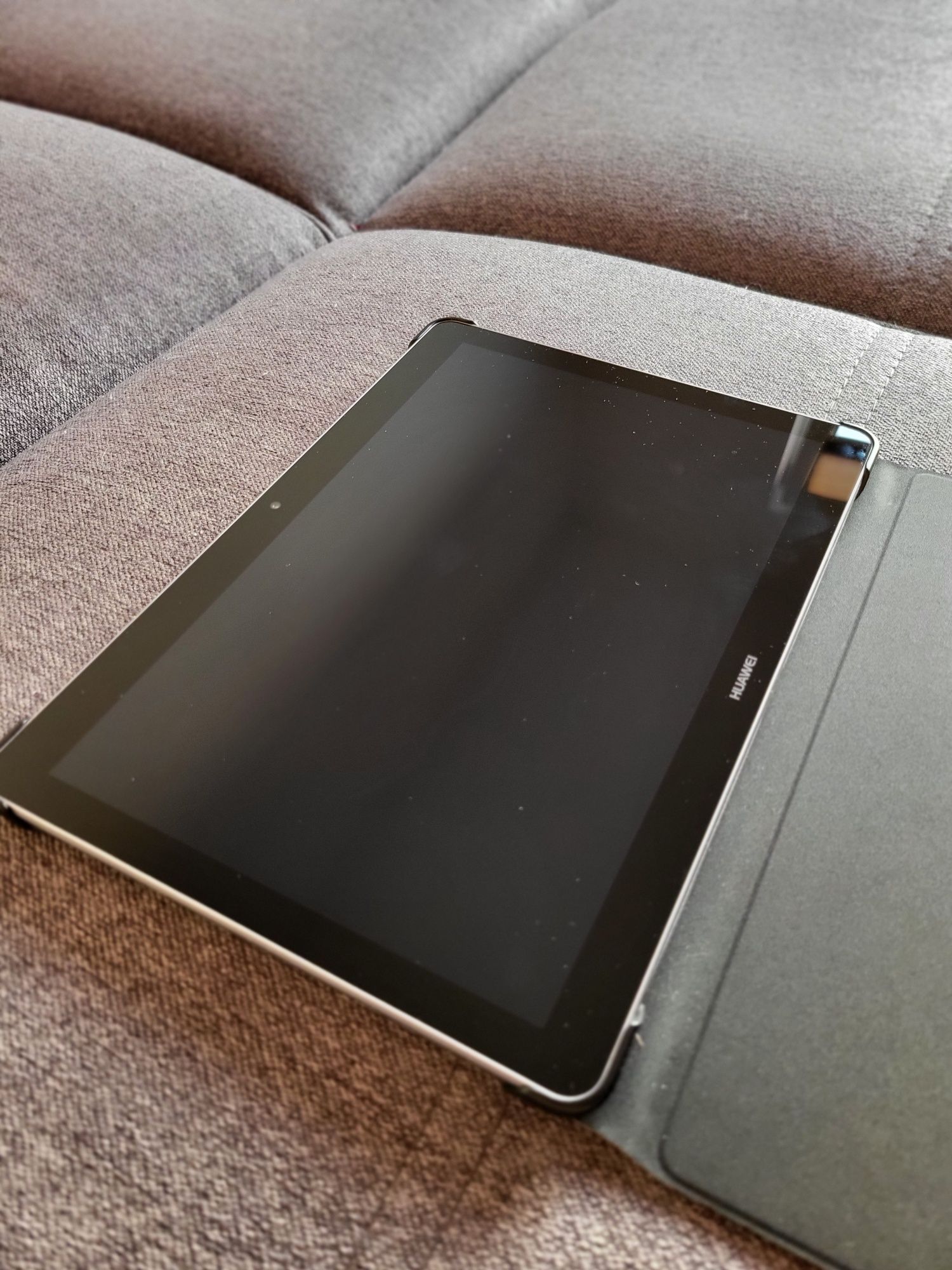 Huawei MediaPad T3 10 + Case