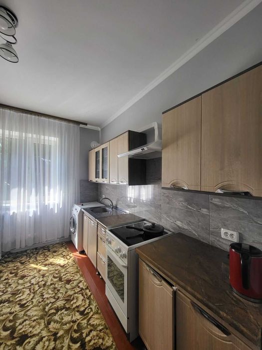 Продаж гарного будинку з земельною ділянкою в центрі Яремче!