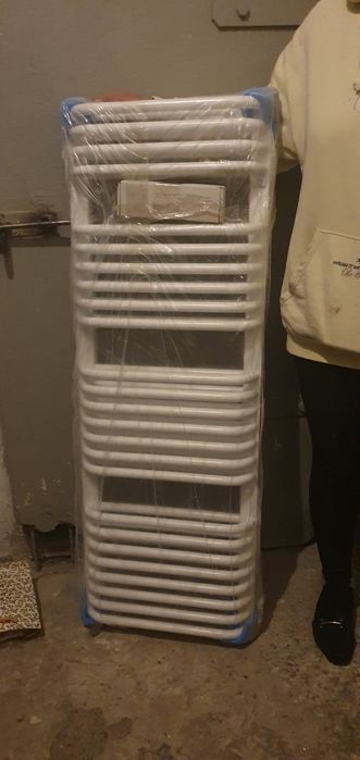 Grzejnik TYTUS 1260/440 RAL 9016