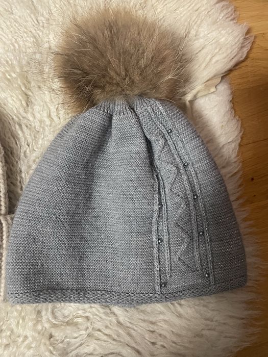 Зимові шапки на дівчинку 8-10 років.