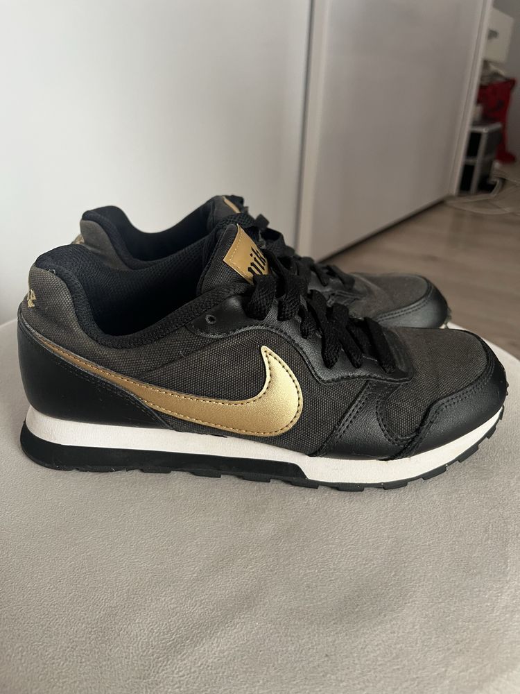 Nike MD Runner damskie na jesień buty