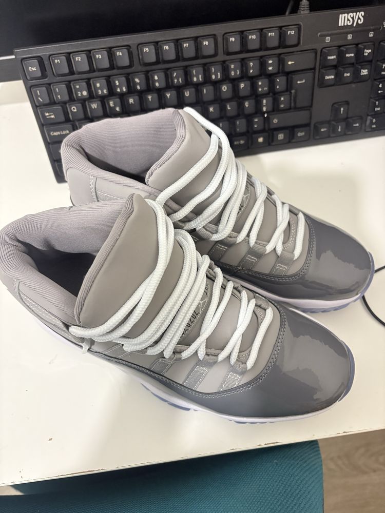 Jordan 11 cizento