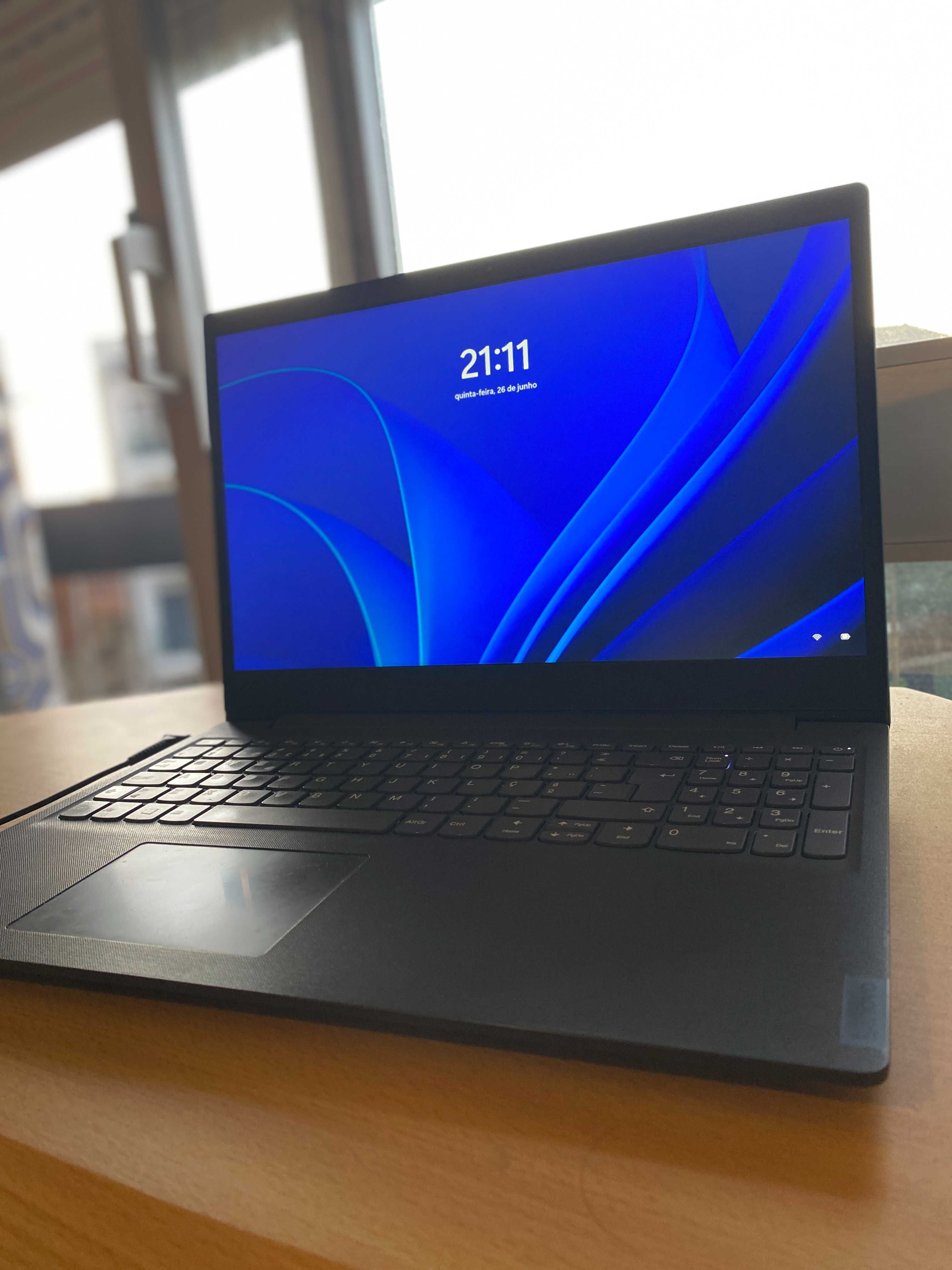 Portátil Lenovo V15-ADA