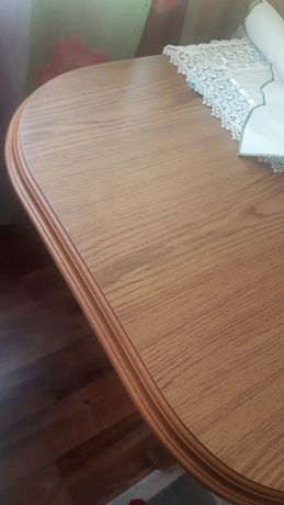 Zestaw stół i 4 krzesła drewniane .