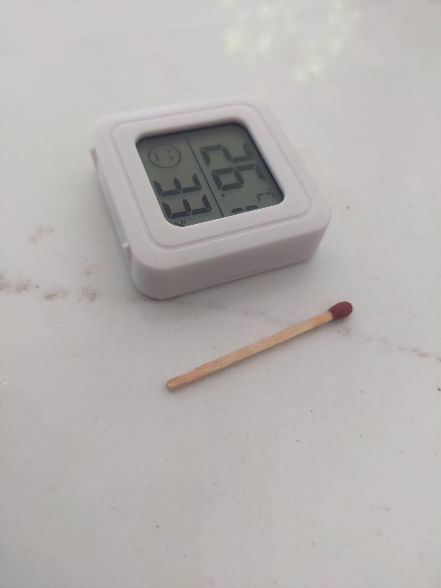 Termometr pokojowy elektroniczny wewnętrzny mały