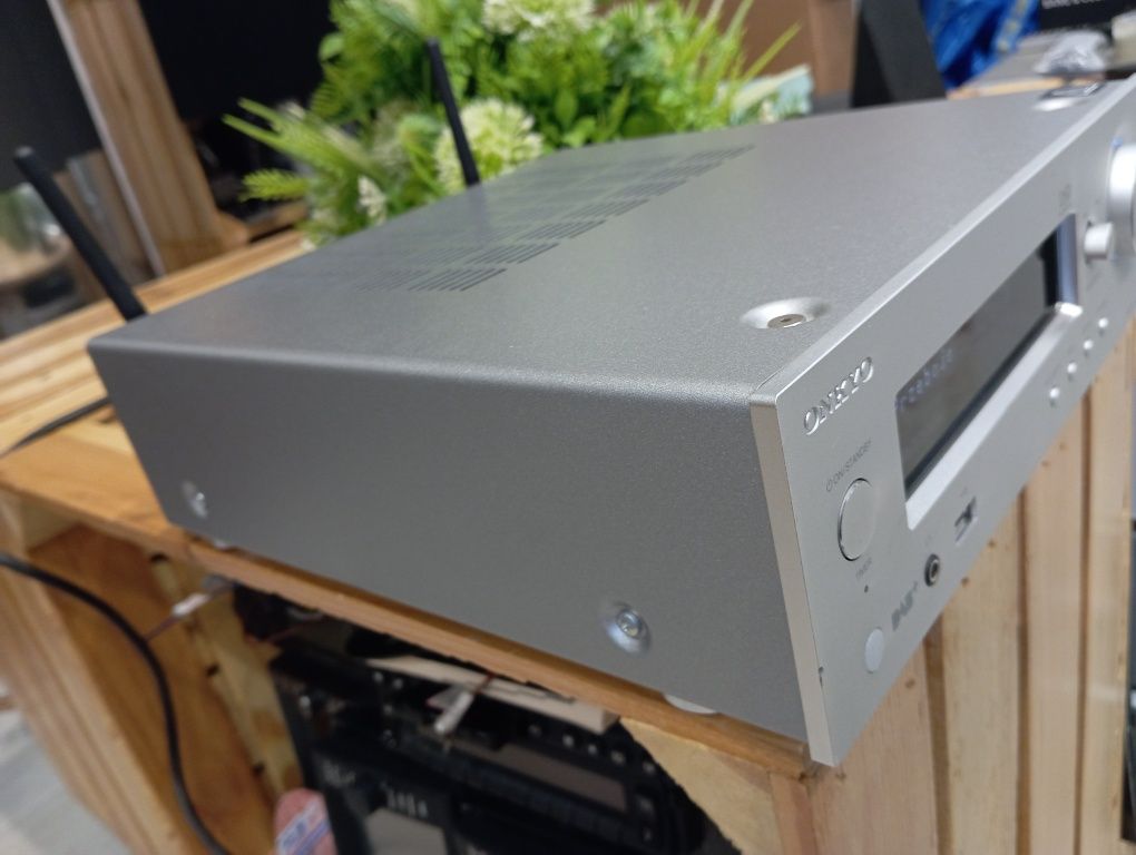 Amplituner Onkyo R-N855 + pilot RC-952S + pudełko + instrukcje