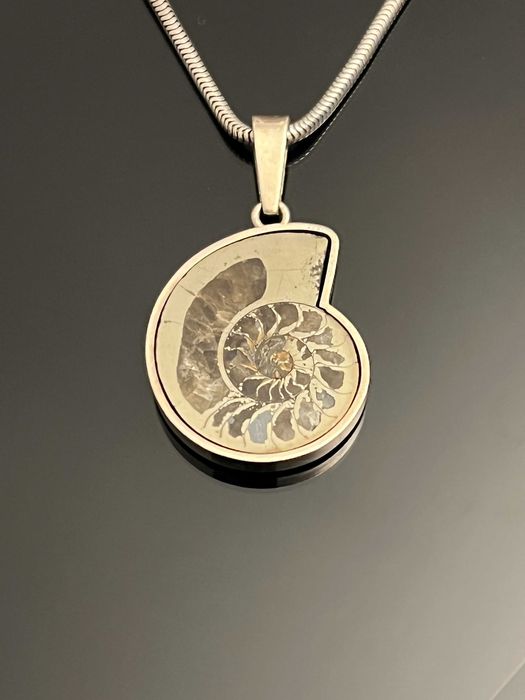 Srebro - Srebrna przywieszka z amonitem - Art Deco z około 1930 roku