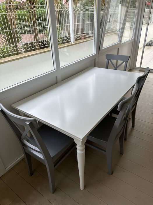 Mesa de Jantar Extensível com 4 cadeiras Rosentorp IKEA
