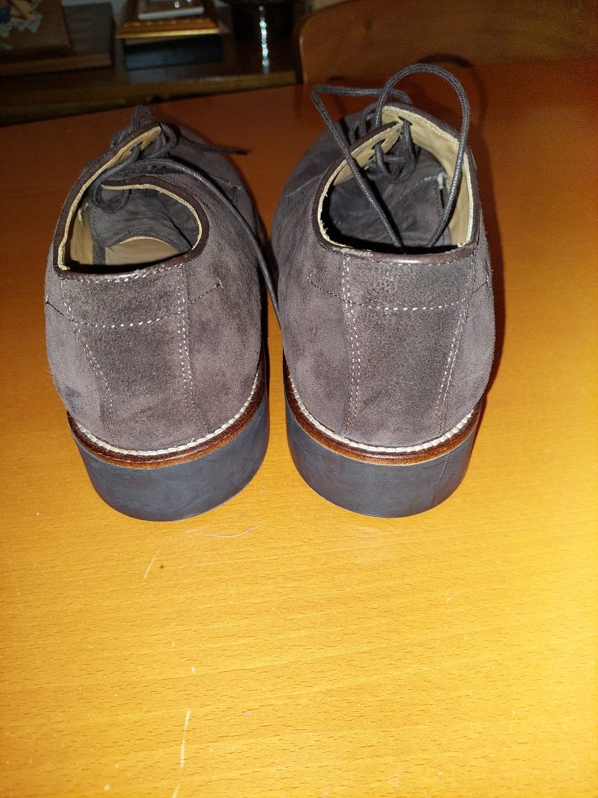 Sapatos marca Massimo Dutti para homem tamanho 43