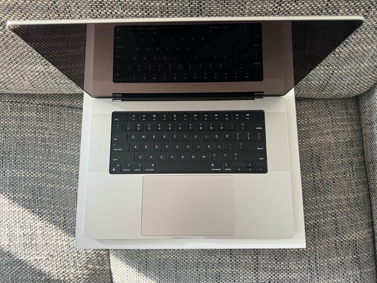 MacBook Pro M3Max / 64GB / 2TB / Silver