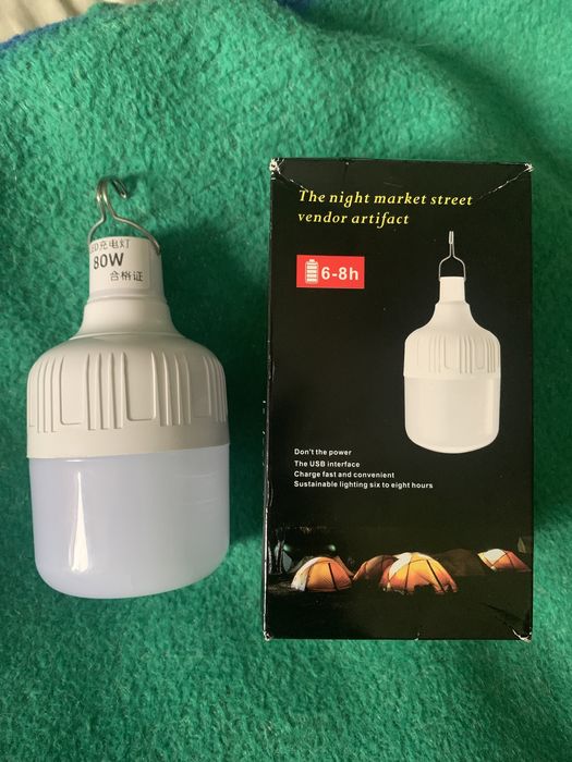 Ліхтар-лампа на акумуляторах.