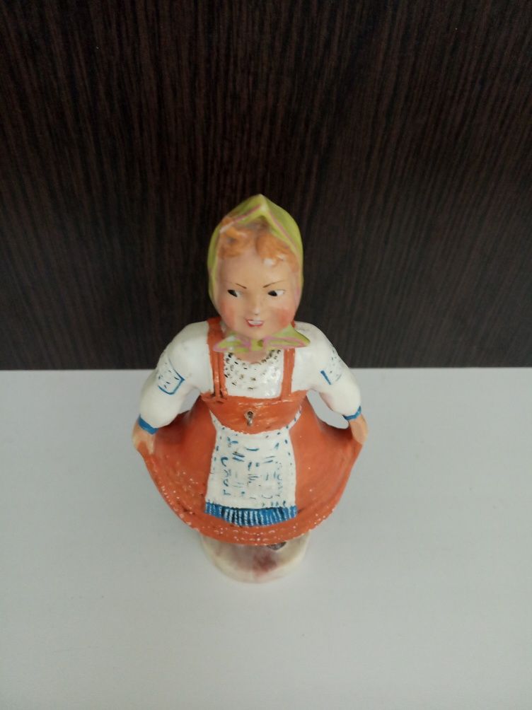 Кукла-болванчик "Плясунья" (танцующая), пластик, роспись, СССР, 1950 г
