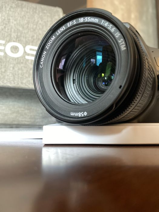 Canon EOS 250D 18-55mm + сумка + флешка