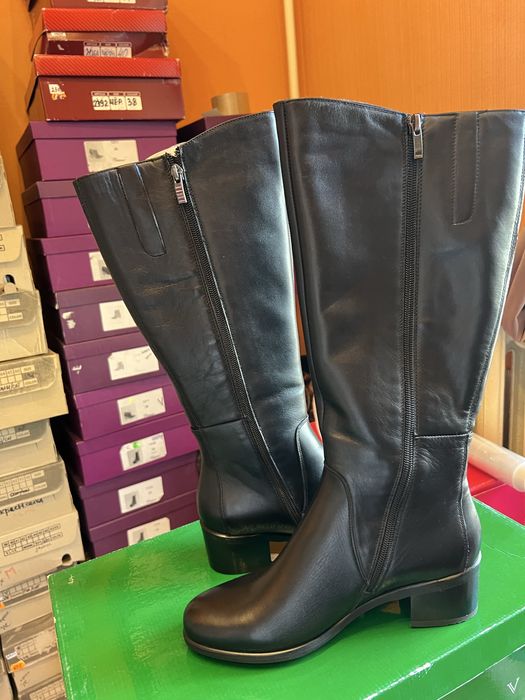 Продам сапоги. VICO, Кожа. Новые.