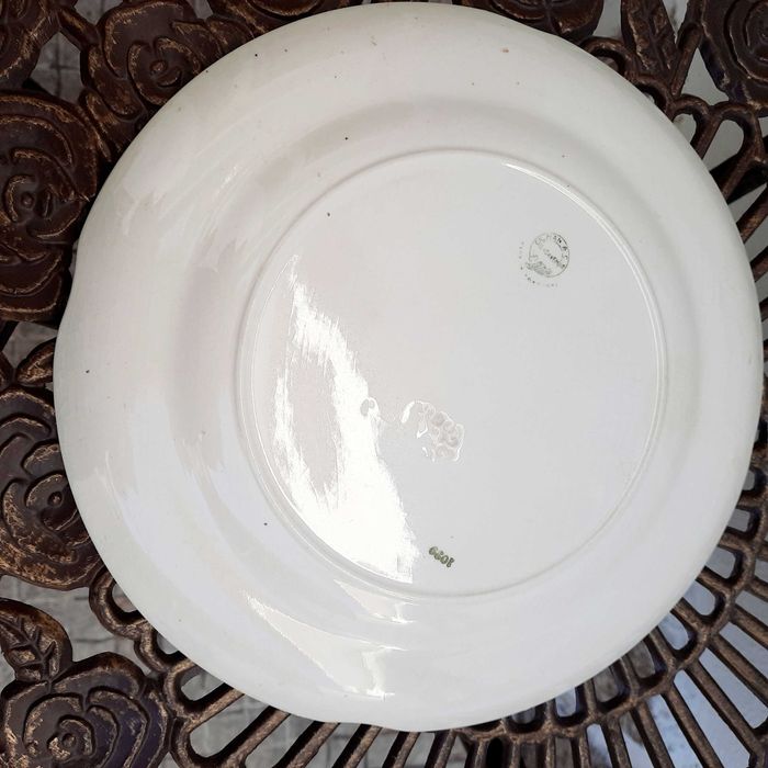 Prato de louça Sacavém muito antigo.