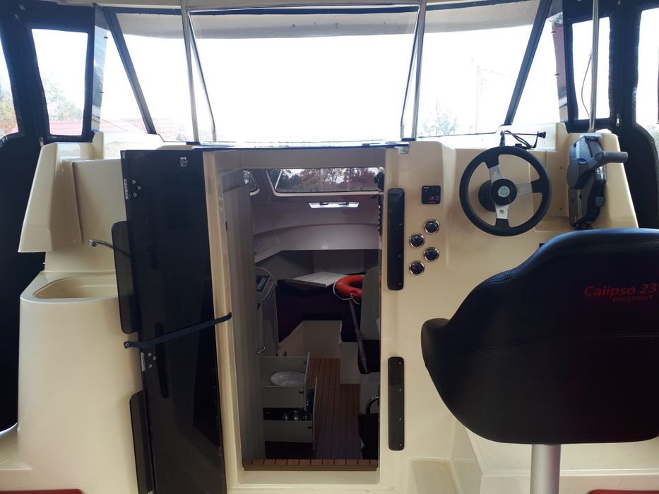 Bez patentu houseboat czarter wynajm łodzi Calipso 23 przeszkolenie gr