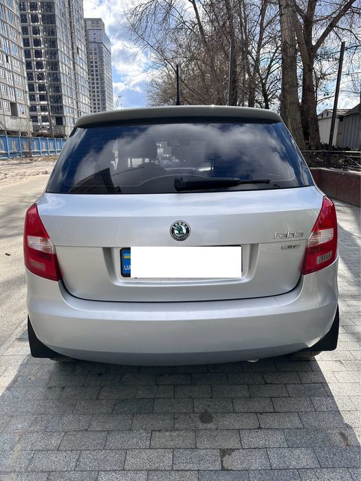 Оренда машини в таксі Skoda Fabia 1,4 Газ