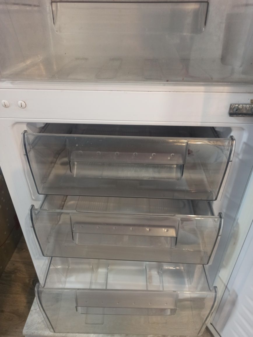 Холодильник Grünhelm