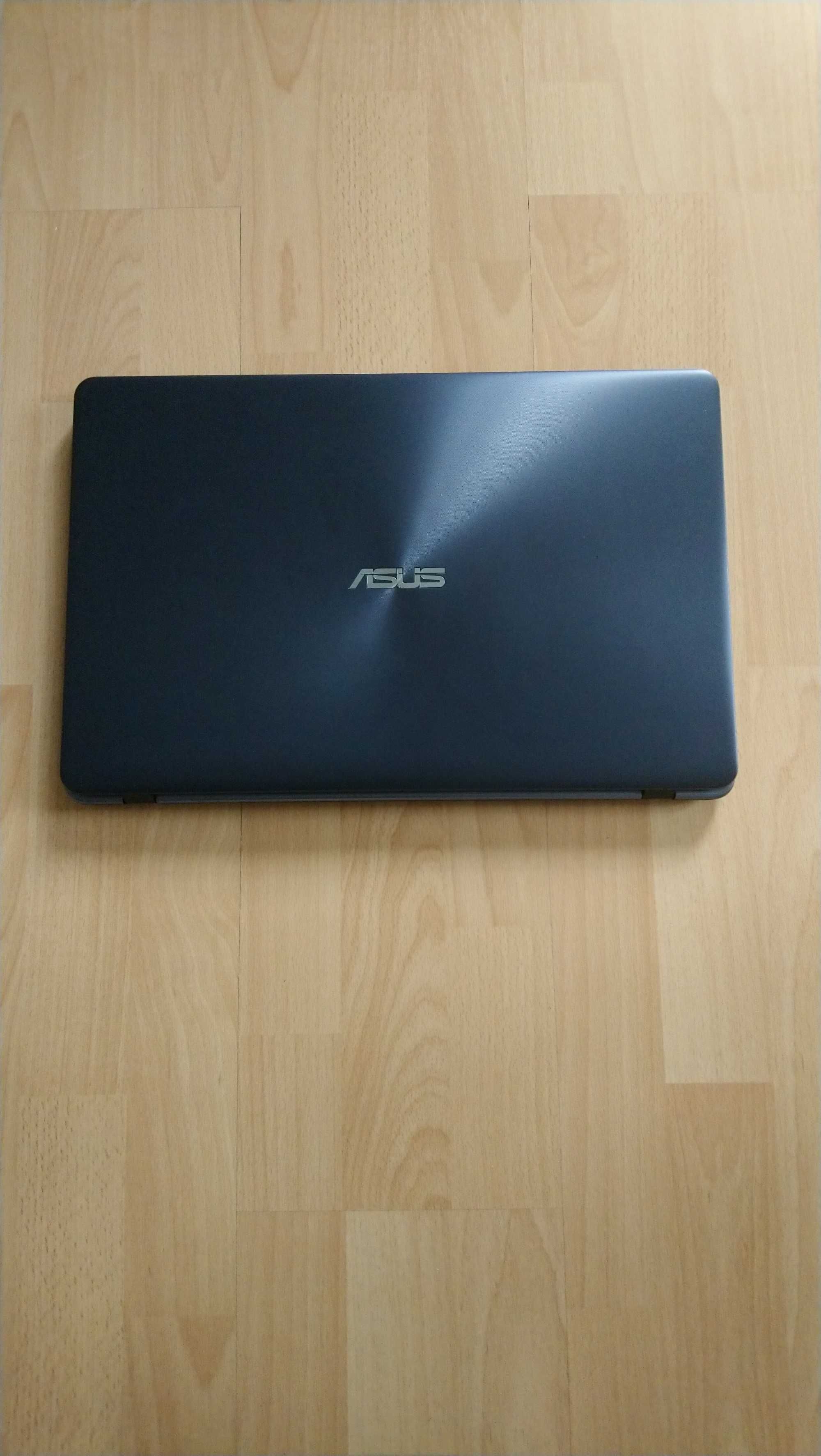 Ноутбук  Asus VivoBook 17