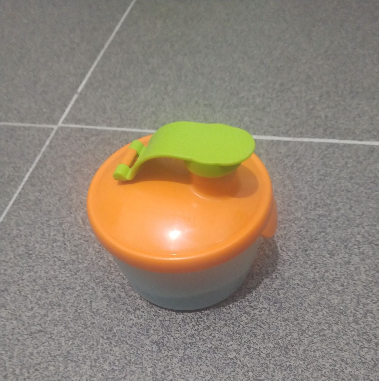 Tupperware com doseador para leite em pó