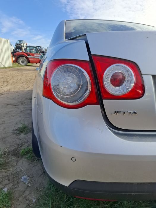 Volkswagen Jetta V Lampa Lewy Tył