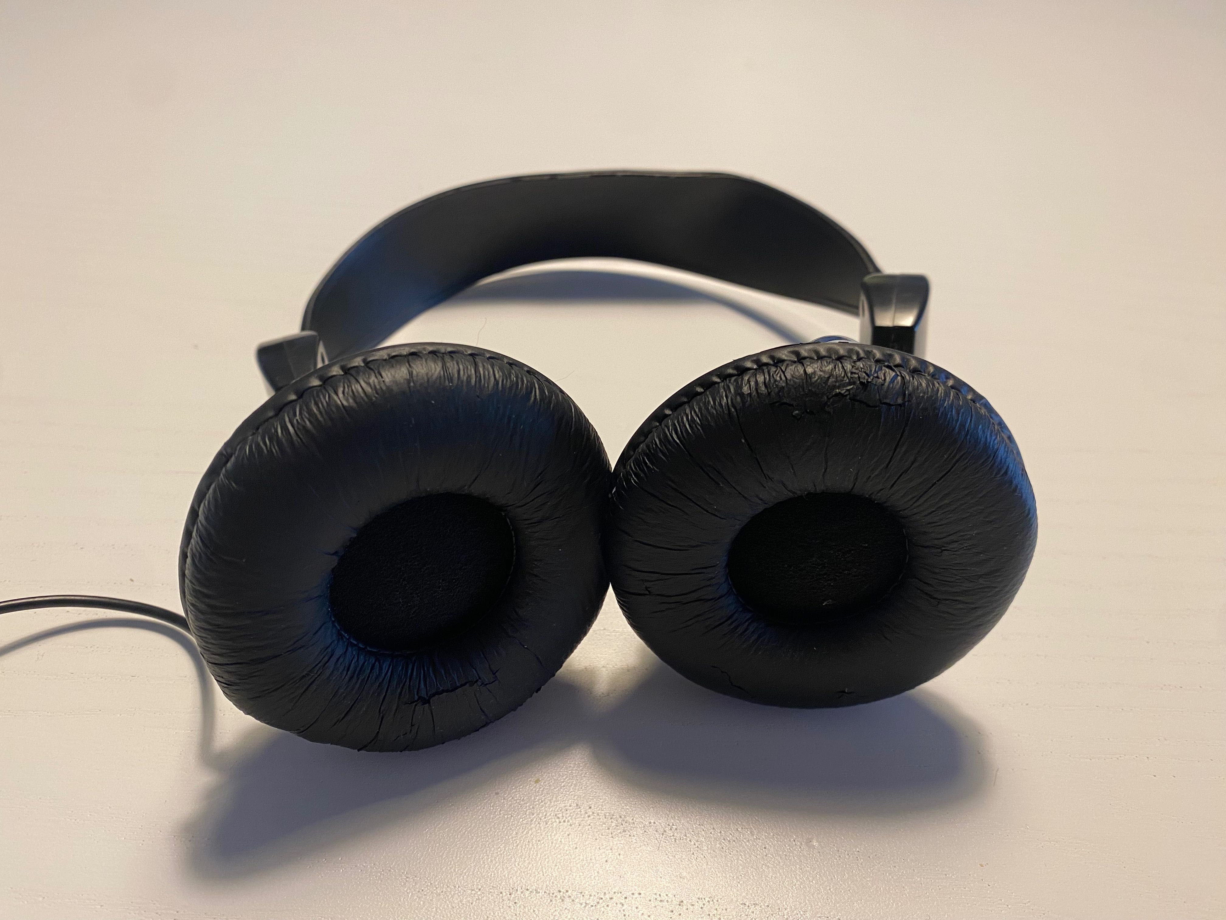 Headphones pretos tamanho ajustável