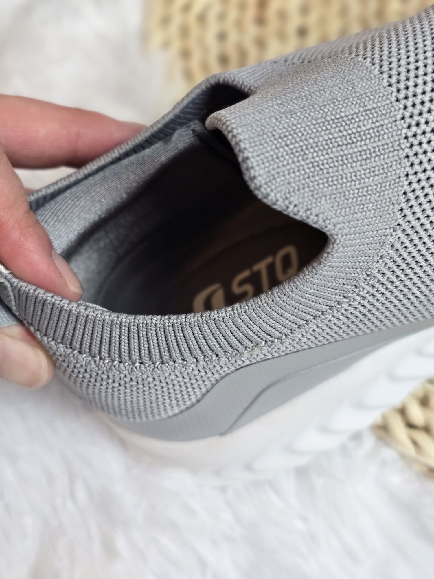 Buty nowe sportowe siateczkowe wsuwane szare biała podeszwa  39 lekkie