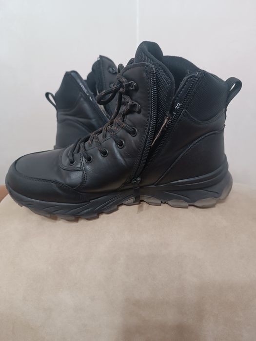 Продам зимові черевики 39 розмір