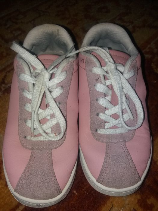 Продам дитячі кросівки для дівчинки фірми  lacoste